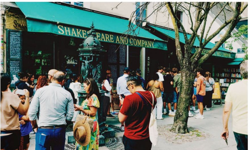 La file d'attente quai de Montebello, un après-midi d'été.